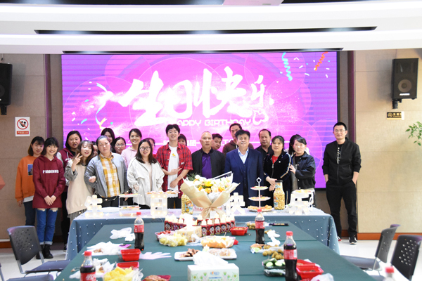 “感恩有你，携手同行”！爱体育官方网站举办2022年一季度员工集体生日会