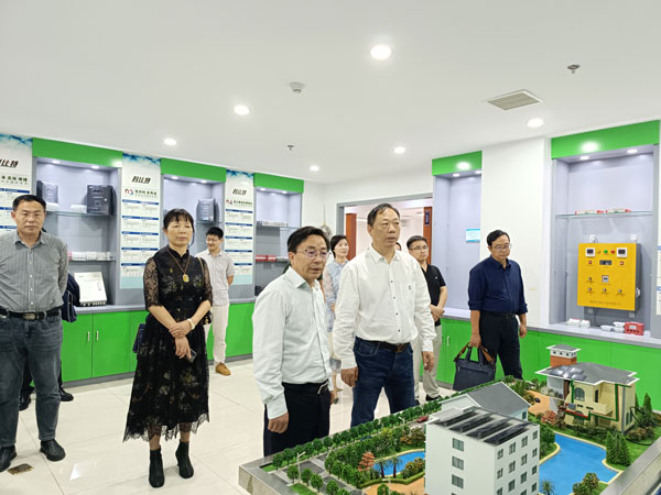 湖南省政协副主席、民建湖南省委会主委赖明勇莅临爱体育官方网站走访调研