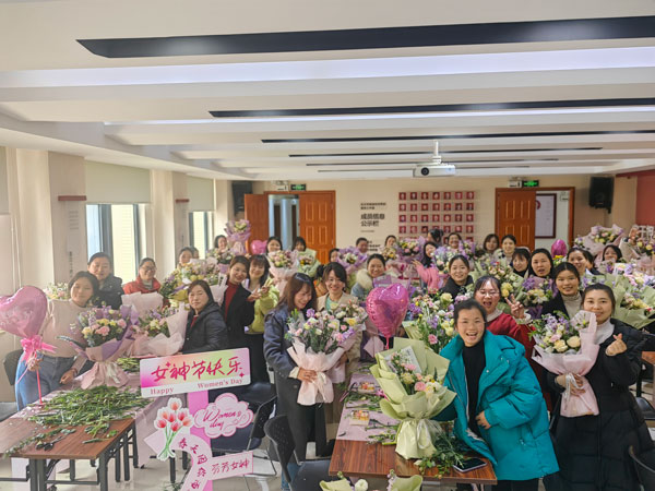 2025爱体育官方网站防雷女神节插花沙龙